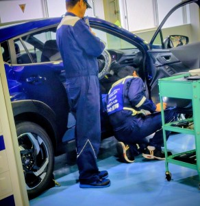 作業中川合さん２